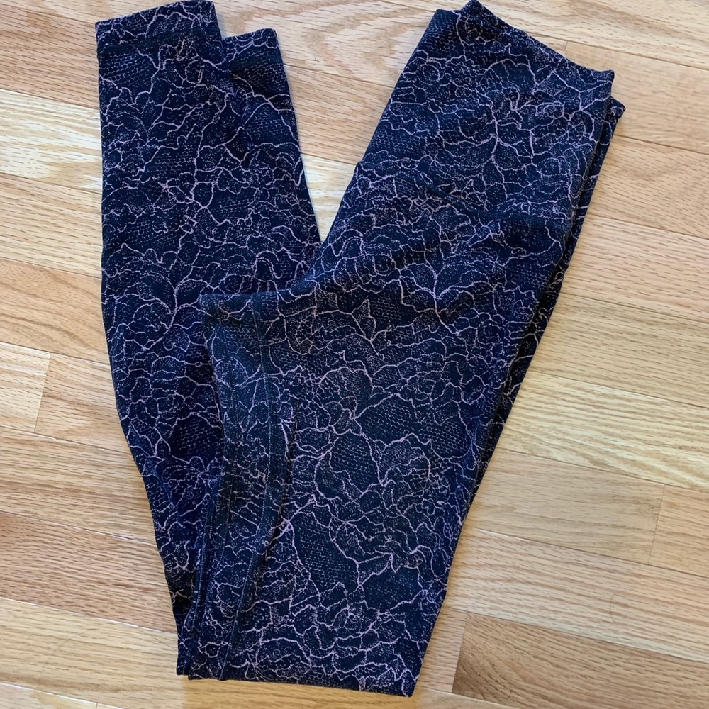 LULULEMON ALIGNS 25”
